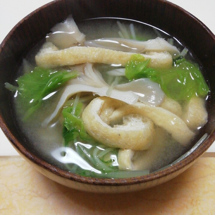 白菜と水菜とまいたけと油揚げの麦味噌汁